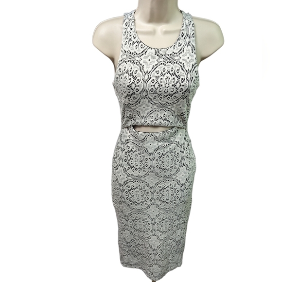 Lovely Day Lace Overlay Bodycon Dress Sz S - Picture 1 of 8